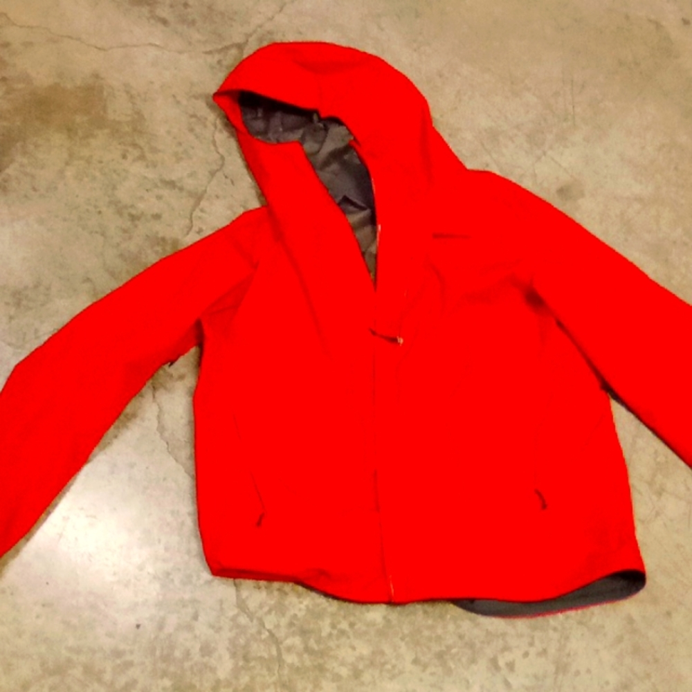 Patagonia extra large men's red raincoat stylish